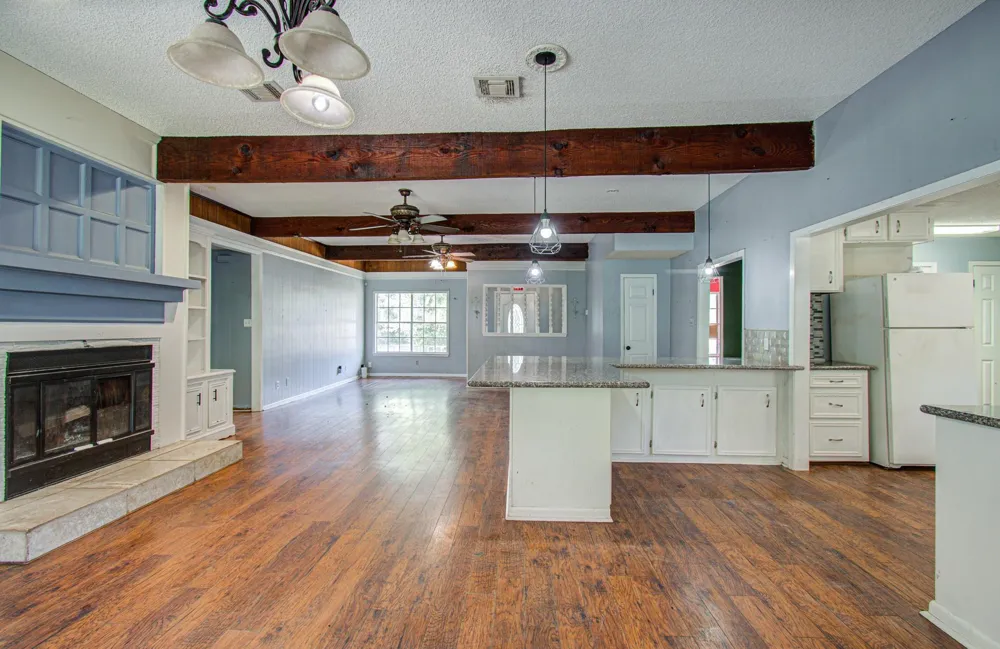 20593 Highway 105 Cleveland, TX 77328