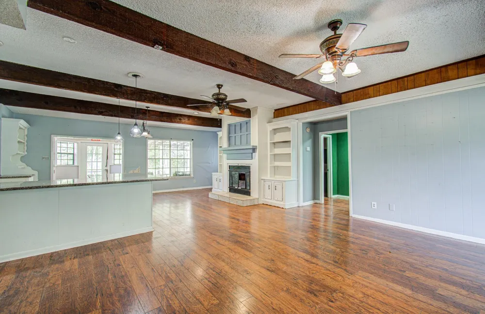 20593 Highway 105 Cleveland, TX 77328