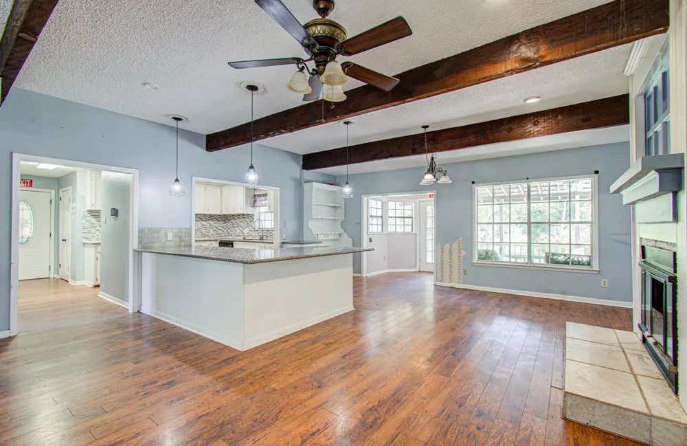 20593 Highway 105 Cleveland, TX 77328
