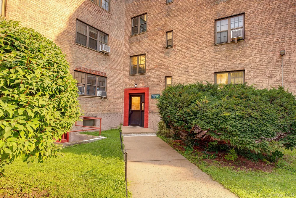 78-35 147th Street #2E Kew Garden Hills, NY 11367