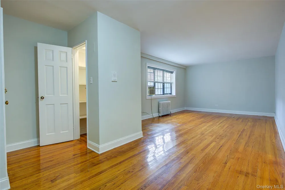 78-35 147th Street #2E Kew Garden Hills, NY 11367