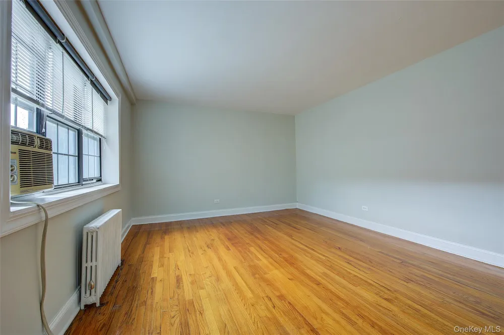 78-35 147th Street #2E Kew Garden Hills, NY 11367