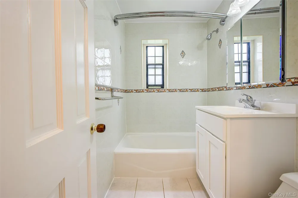 78-35 147th Street #2E Kew Garden Hills, NY 11367