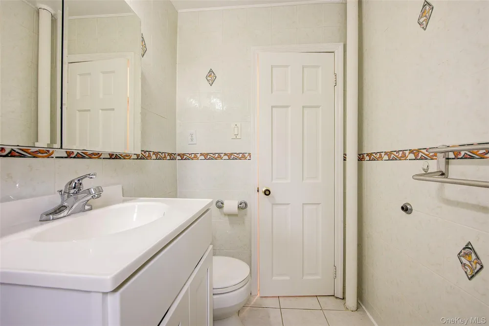 78-35 147th Street #2E Kew Garden Hills, NY 11367