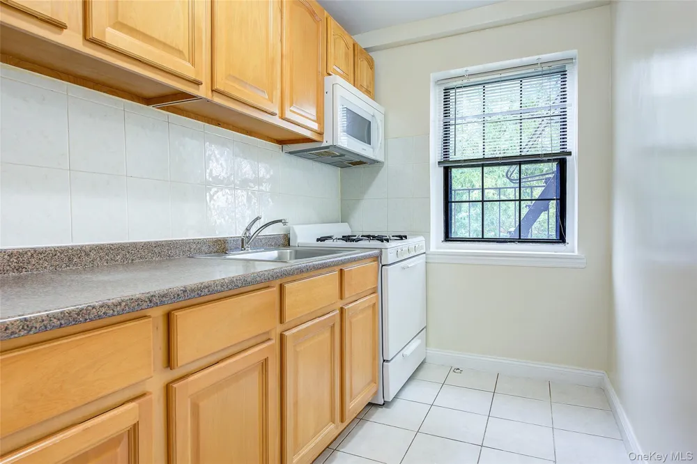 78-35 147th Street #2E Kew Garden Hills, NY 11367