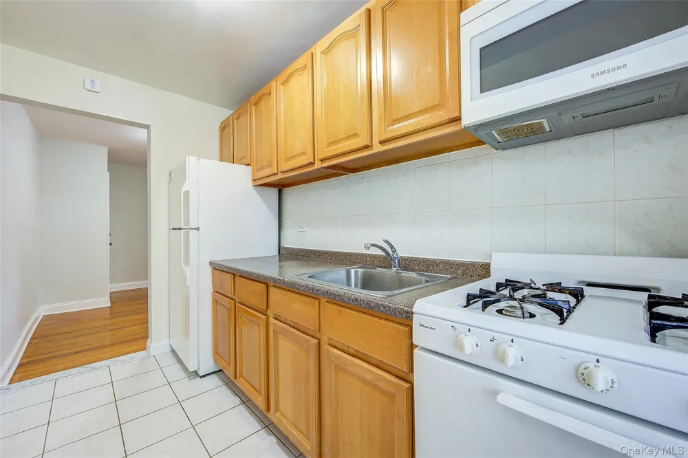 78-35 147th Street #2E Kew Garden Hills, NY 11367