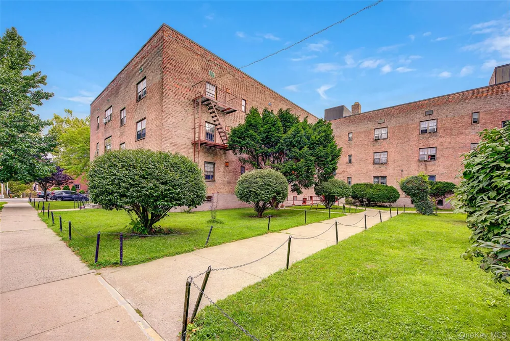 78-35 147th Street #2E Kew Garden Hills, NY 11367