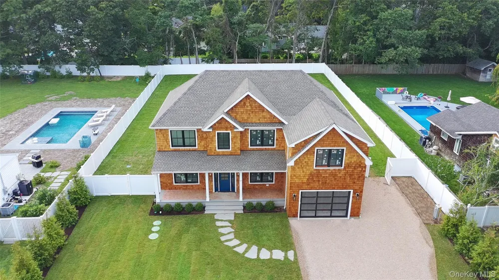17 Nidzyn Avenue Remsenburg, NY 11960