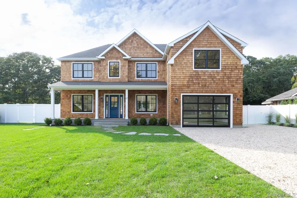 17 Nidzyn Avenue Remsenburg, NY 11960