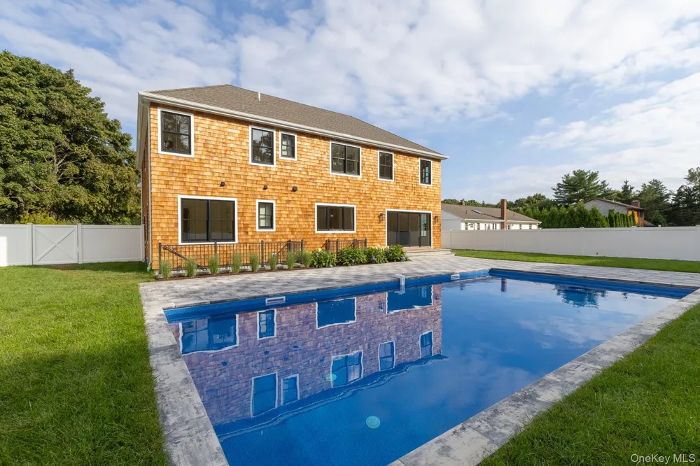 17 Nidzyn Avenue Remsenburg, NY 11960