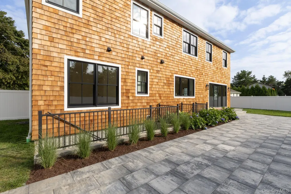 17 Nidzyn Avenue Remsenburg, NY 11960