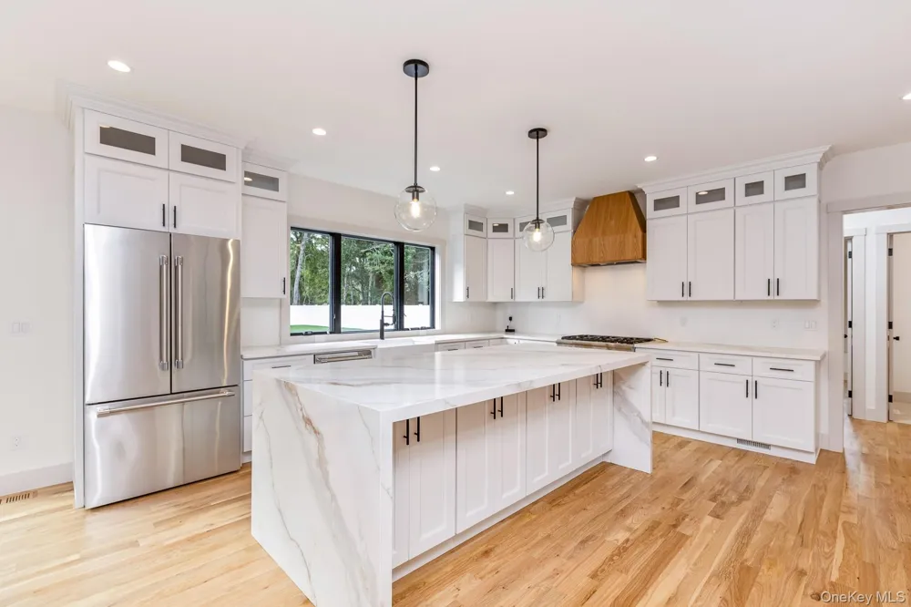17 Nidzyn Avenue Remsenburg, NY 11960