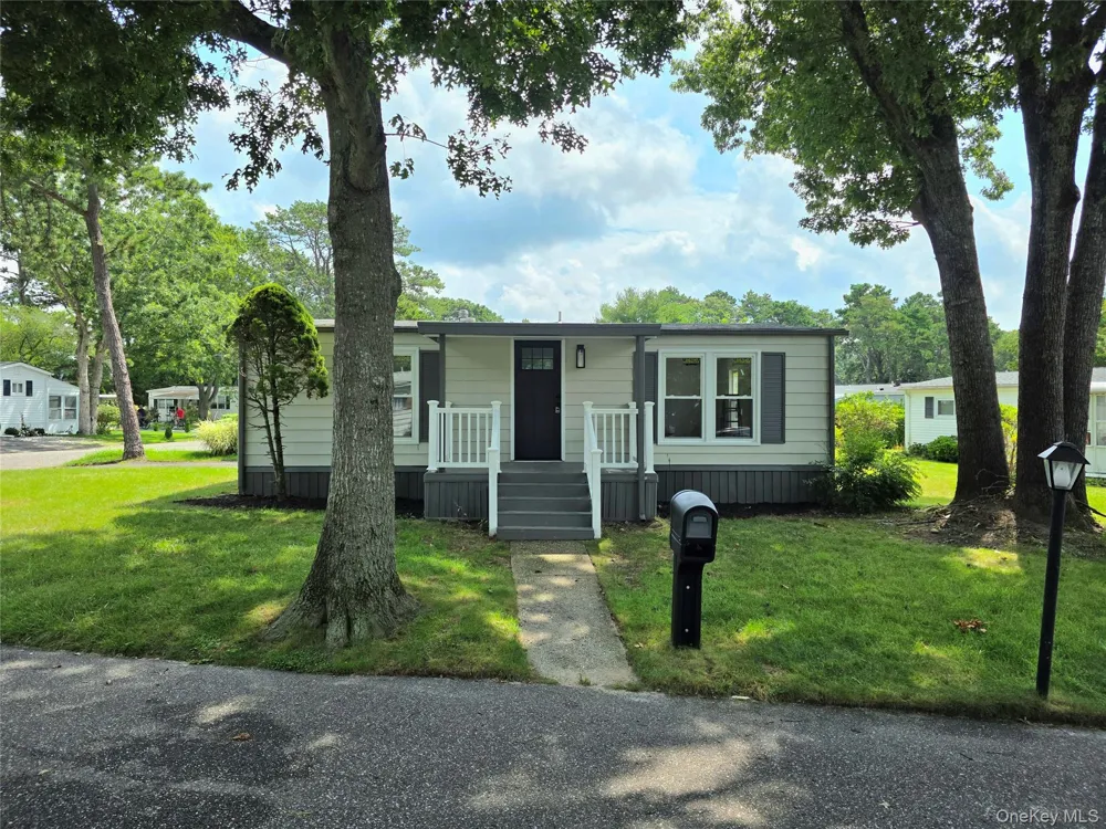 525 Riverleigh Avenue #221 Riverhead, NY 11901
