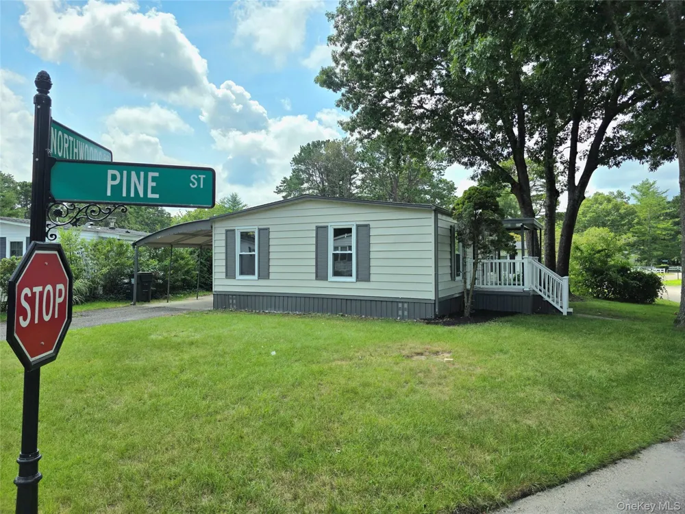 525 Riverleigh Avenue #221 Riverhead, NY 11901