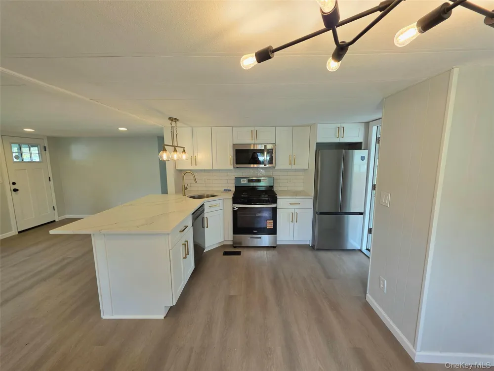525 Riverleigh Avenue #221 Riverhead, NY 11901