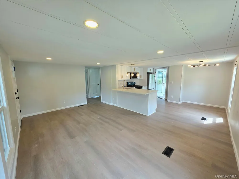 525 Riverleigh Avenue #221 Riverhead, NY 11901