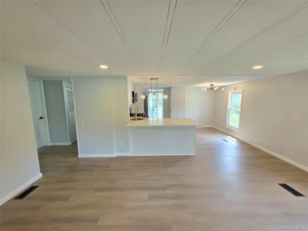 525 Riverleigh Avenue #221 Riverhead, NY 11901