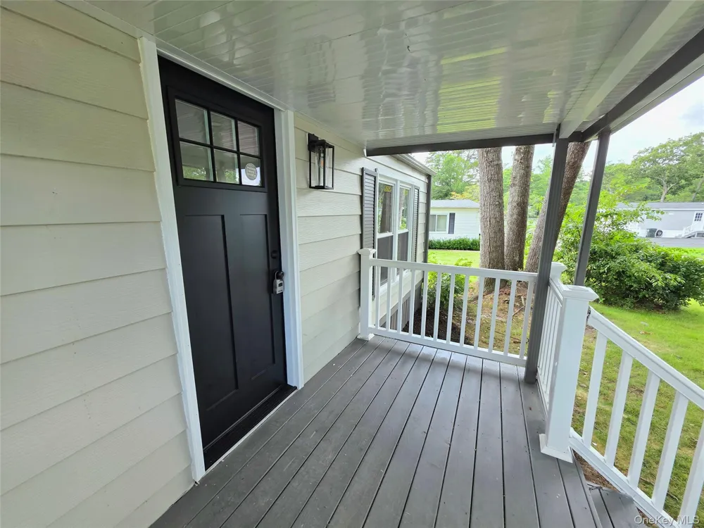 525 Riverleigh Avenue #221 Riverhead, NY 11901