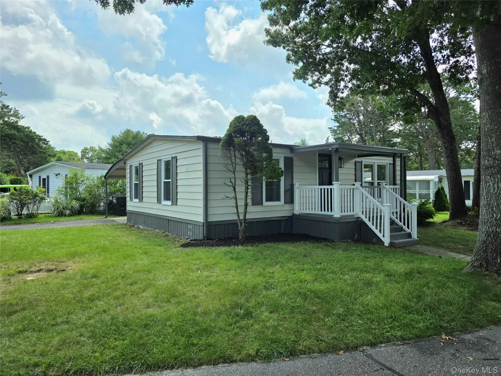 525 Riverleigh Avenue #221 Riverhead, NY 11901