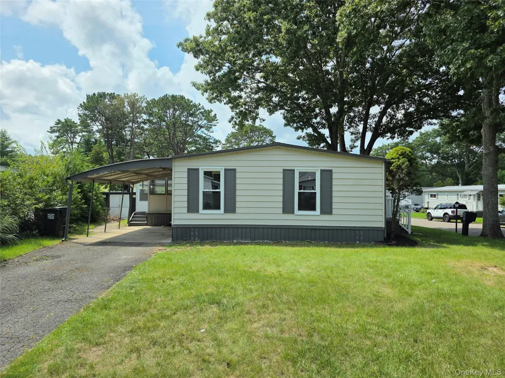525 Riverleigh Avenue #221 Riverhead, NY 11901