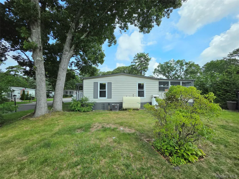 525 Riverleigh Avenue #221 Riverhead, NY 11901