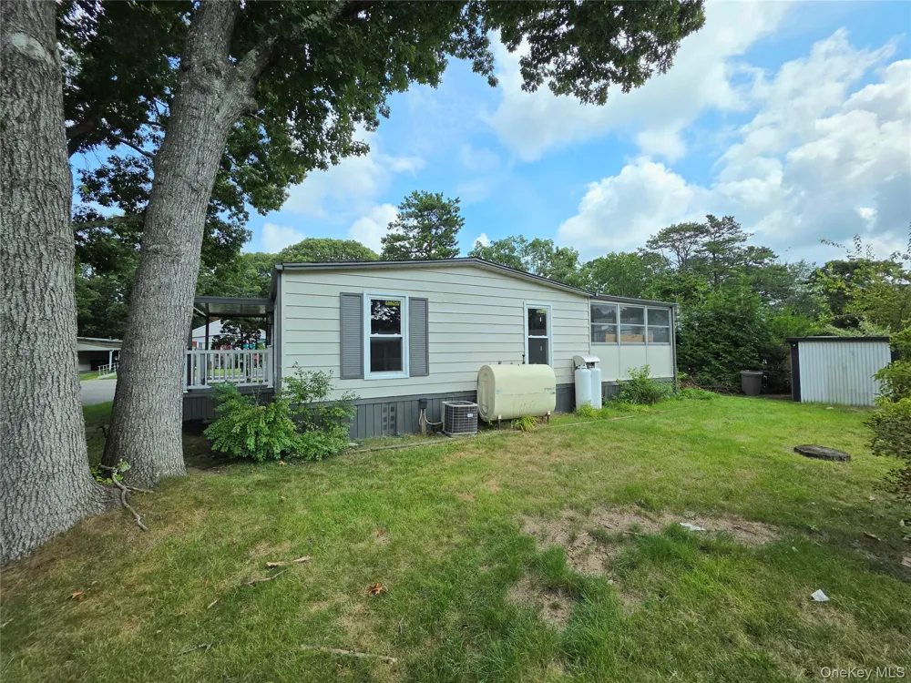 525 Riverleigh Avenue #221 Riverhead, NY 11901