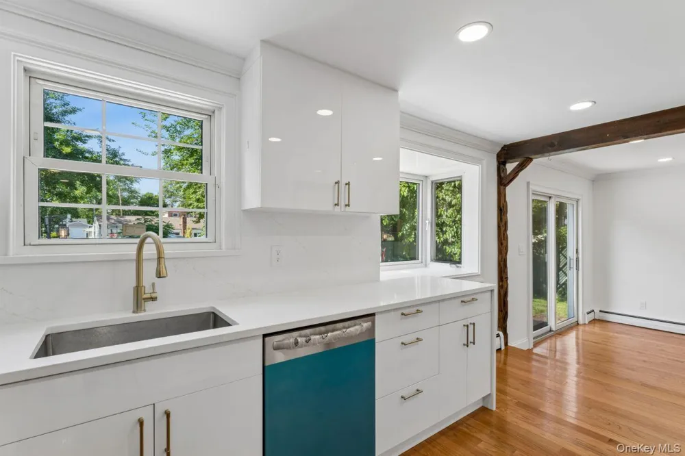 98 Rose Place Selden, NY 11784