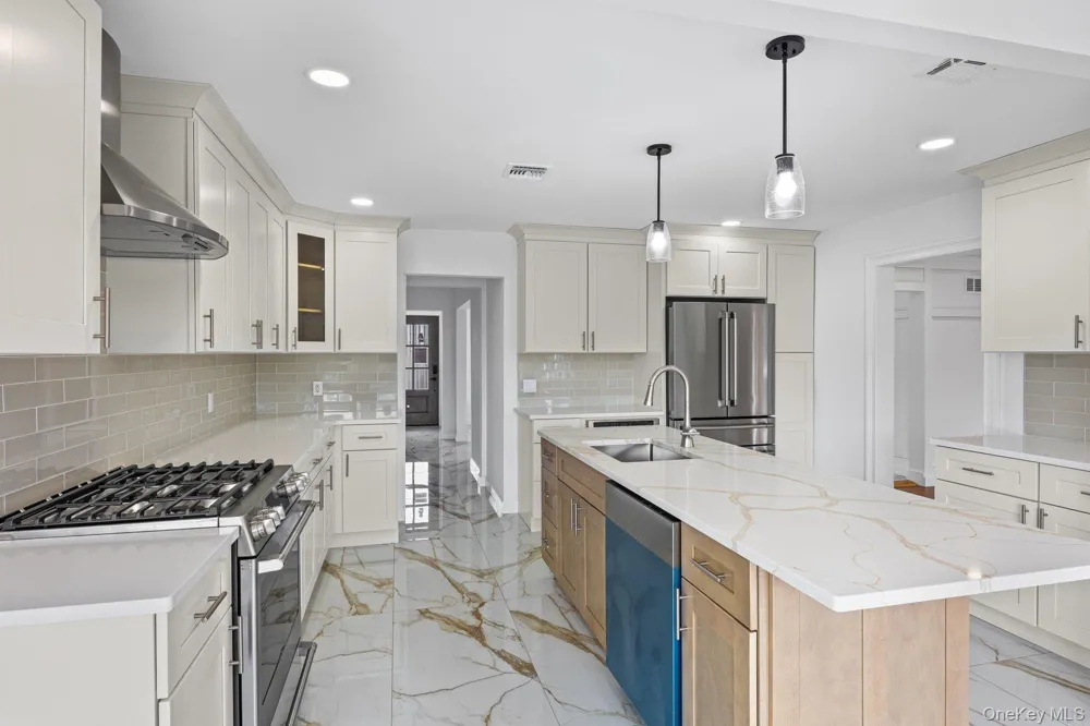 2819 Bay Drive Merrick, NY 11566
