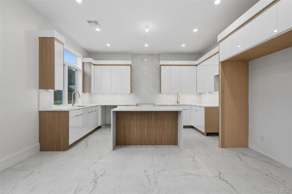 20 Singer Avenue #201 Spring Valley, NY 10977