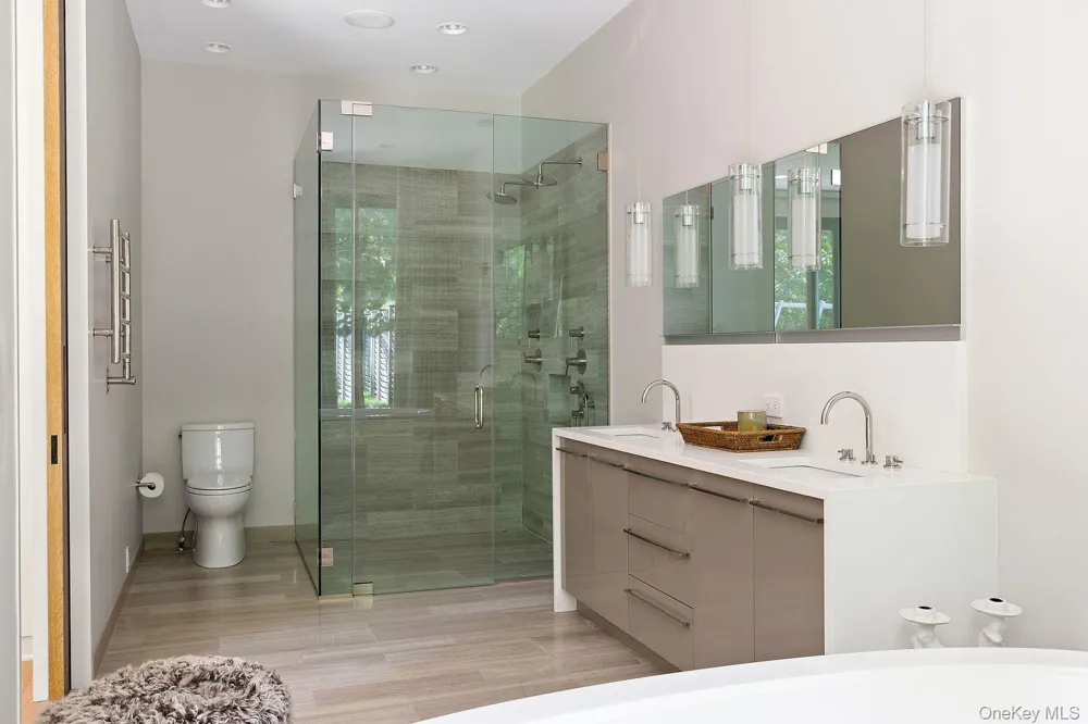 32 Neck Path East Hampton, NY 11937