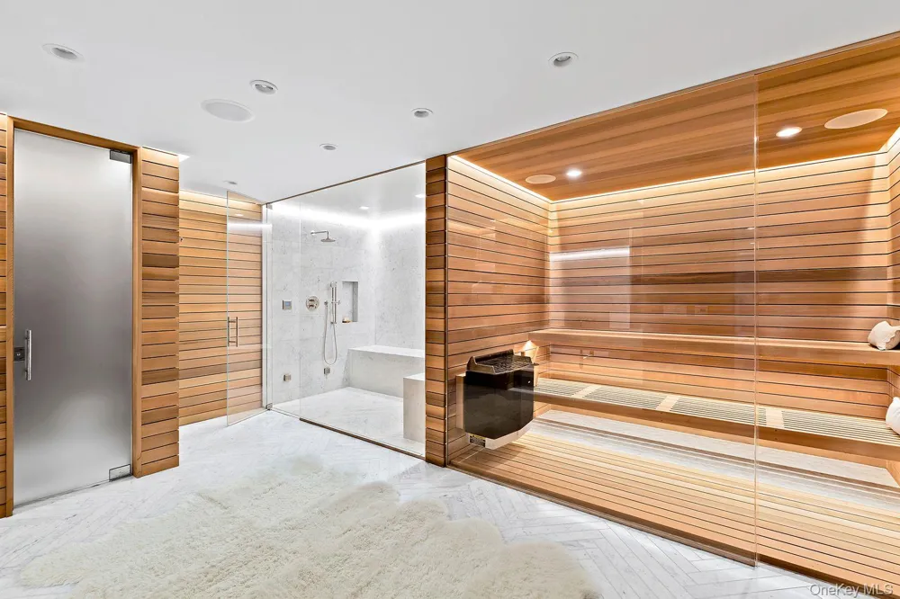 32 Neck Path East Hampton, NY 11937