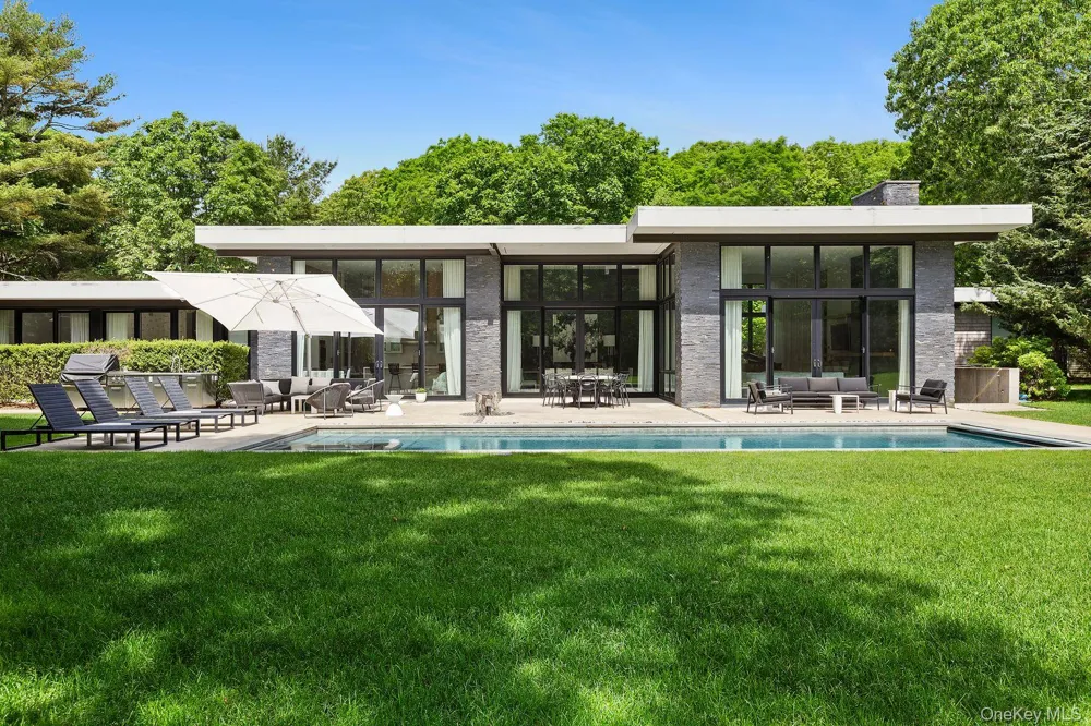 32 Neck Path East Hampton, NY 11937