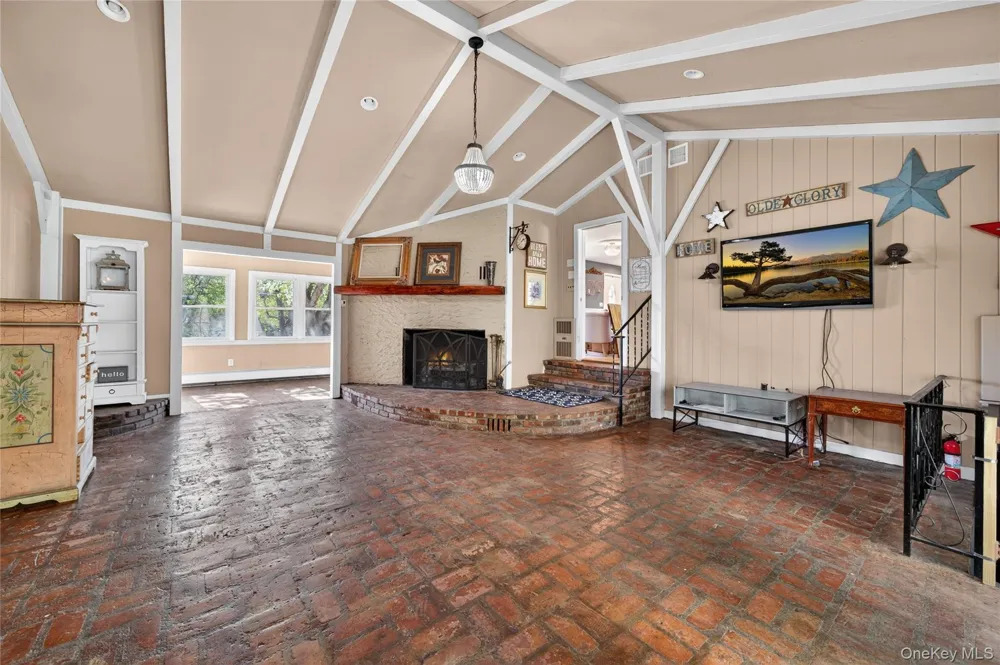 27 High Hill Avenue Warwick, NY 10990