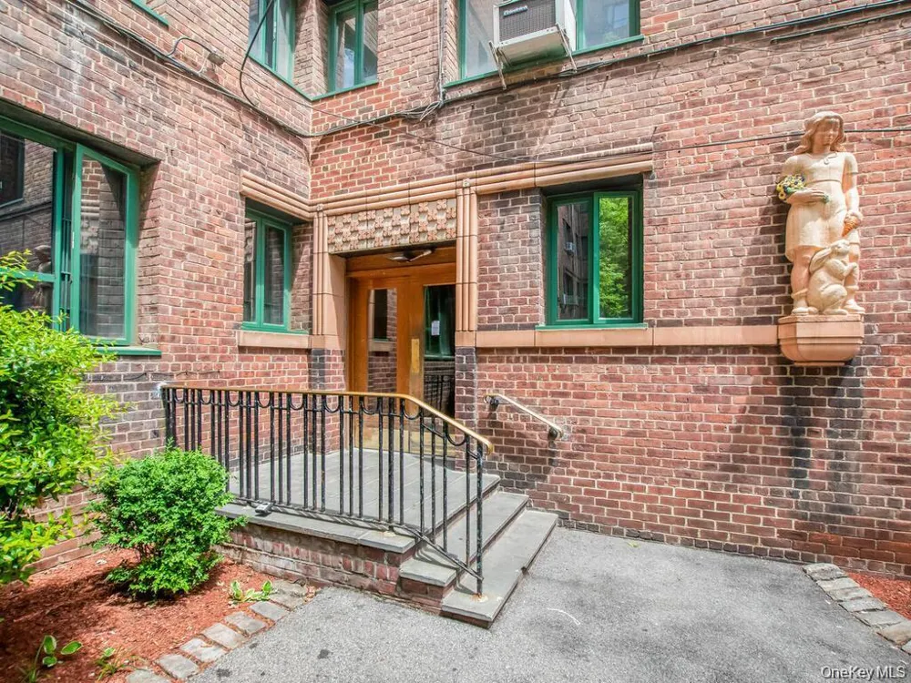 1503 Metropolitan Avenue #6E Bronx, NY 10462