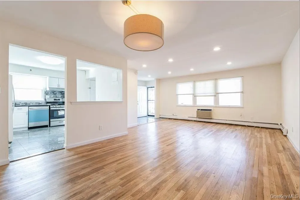 8833 Ransom Street Queens Village, NY 11427
