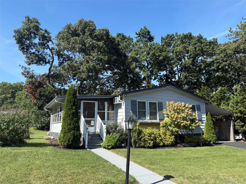 525/124 Riverleigh Avenue #124 Riverhead, NY 11901