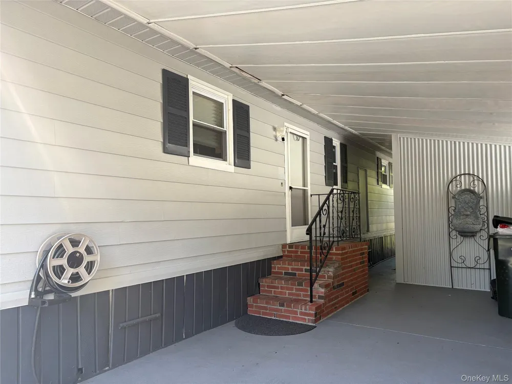 525/124 Riverleigh Avenue #124 Riverhead, NY 11901