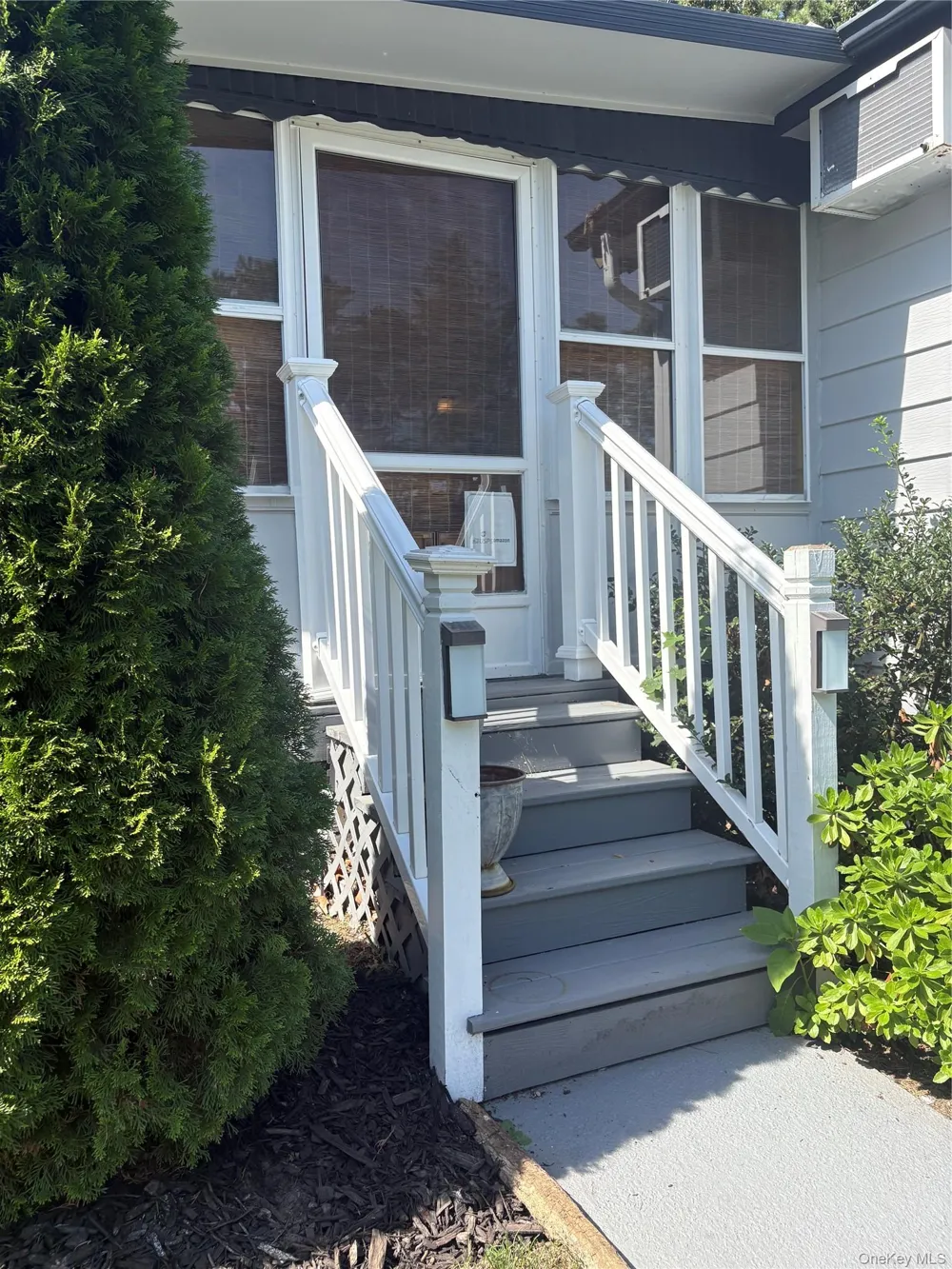 525/124 Riverleigh Avenue #124 Riverhead, NY 11901