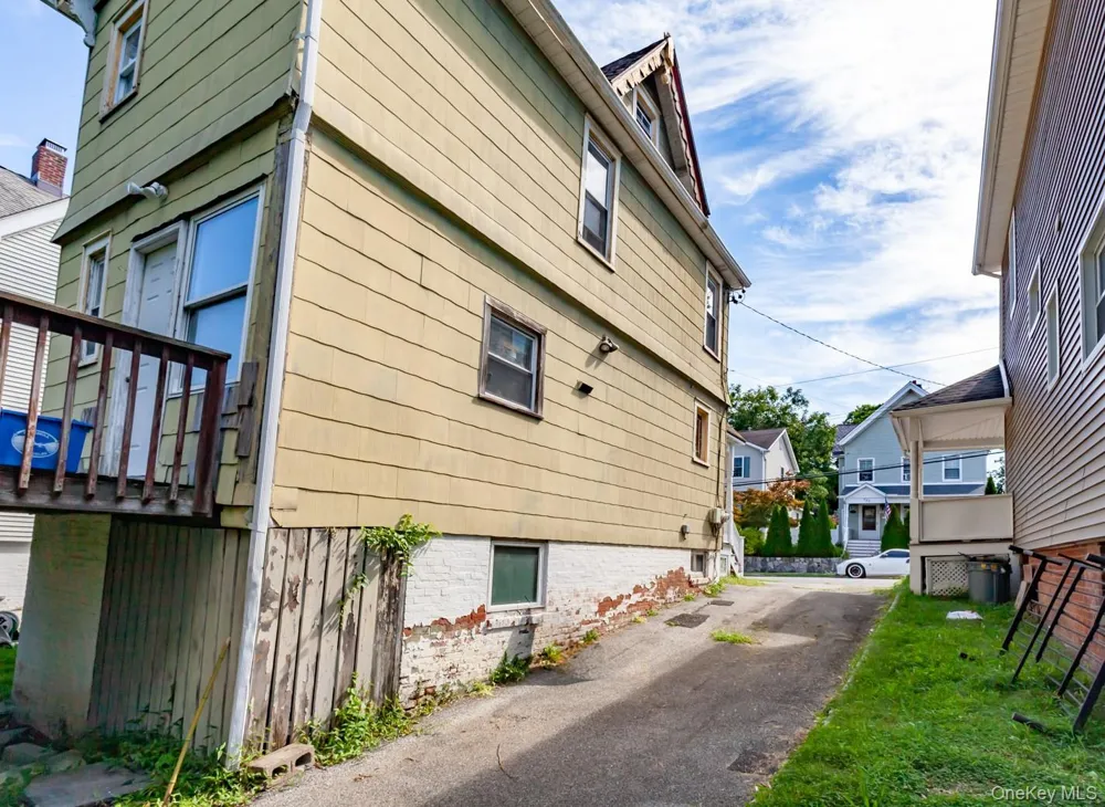 524 Simpson Place Peekskill, NY 10566