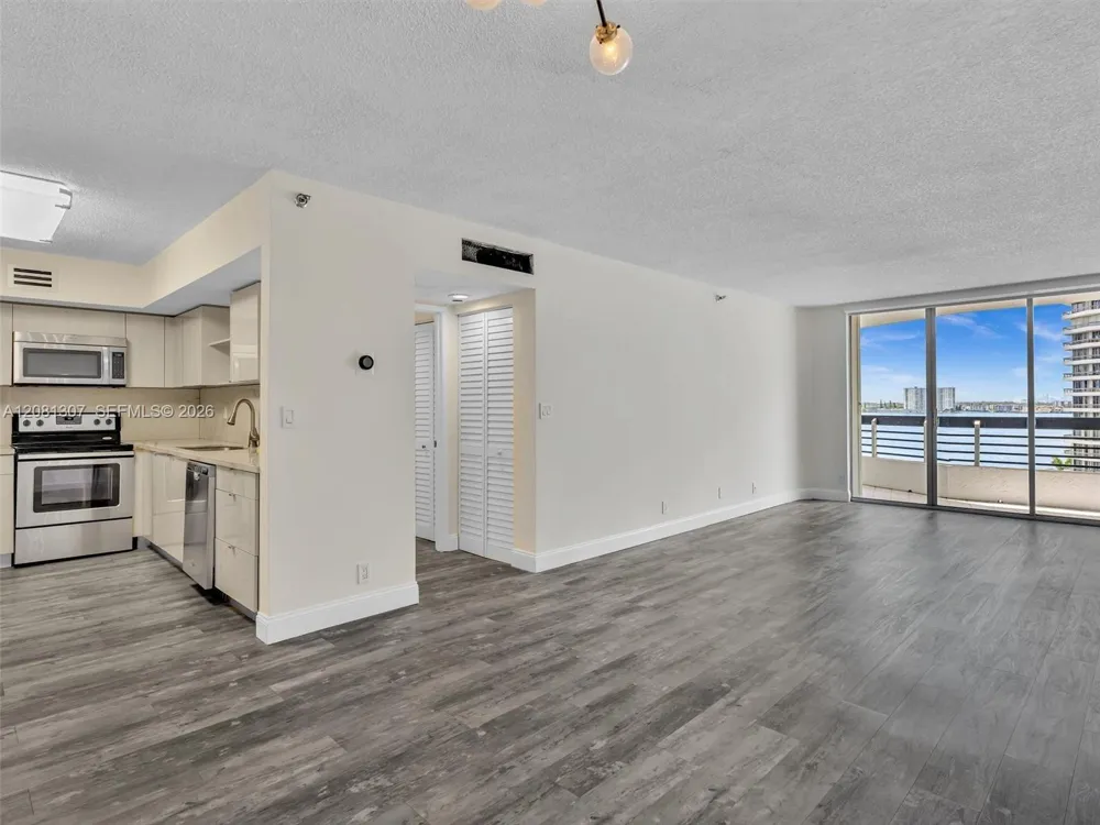 19195 NE 36th Ct #904 Aventura, FL 33180