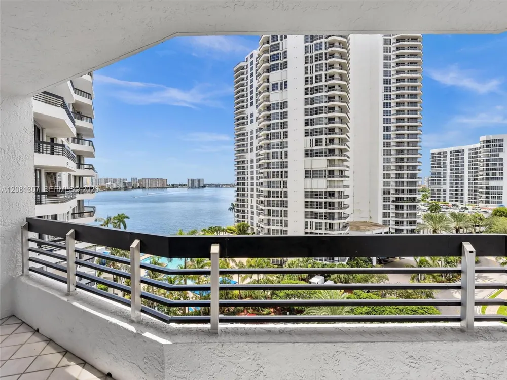 19195 NE 36th Ct #904 Aventura, FL 33180