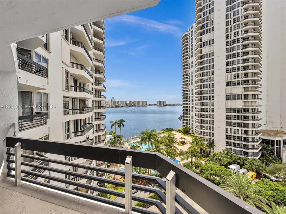 19195 NE 36th Ct #904 Aventura, FL 33180