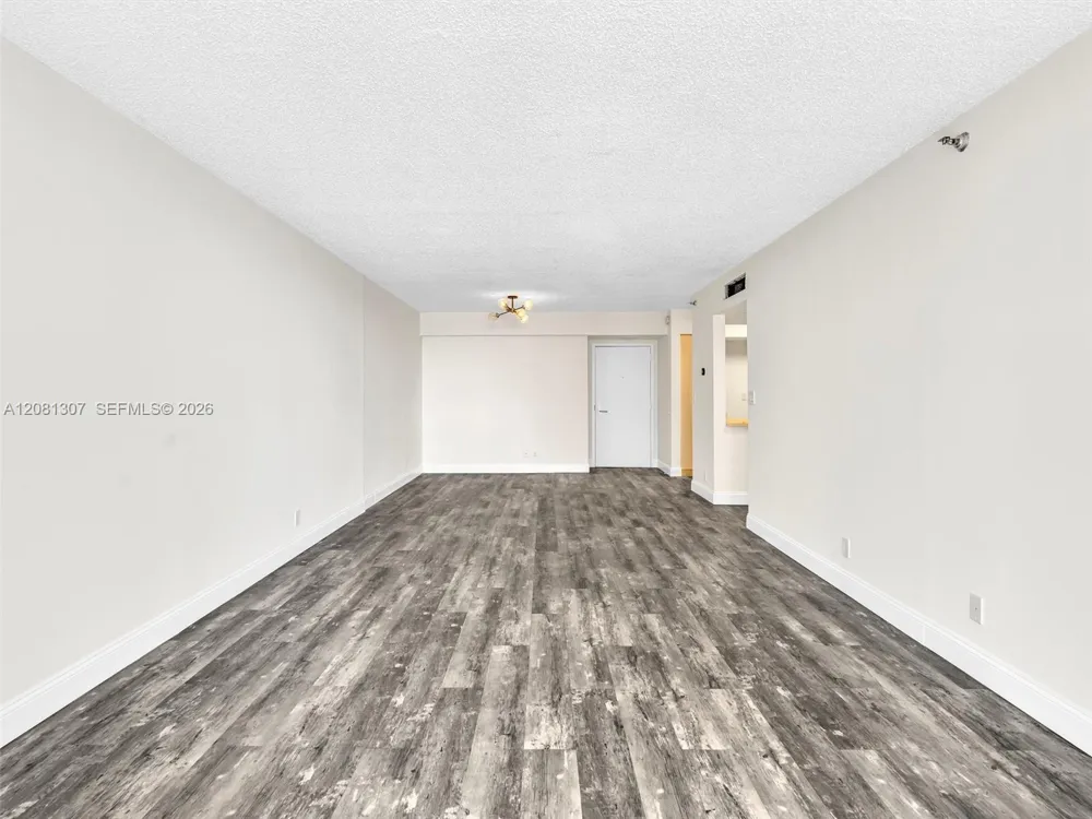 19195 NE 36th Ct #904 Aventura, FL 33180