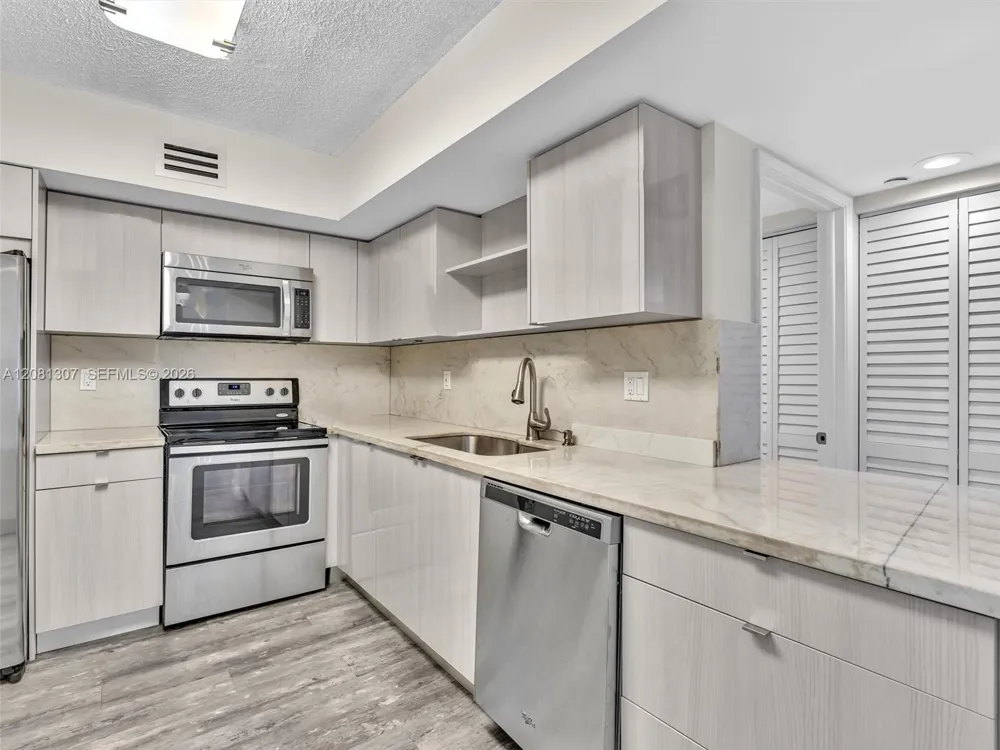 19195 NE 36th Ct #904 Aventura, FL 33180