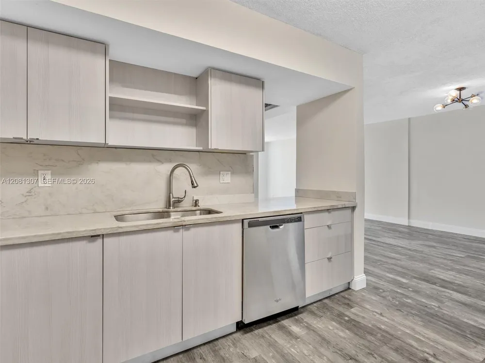 19195 NE 36th Ct #904 Aventura, FL 33180