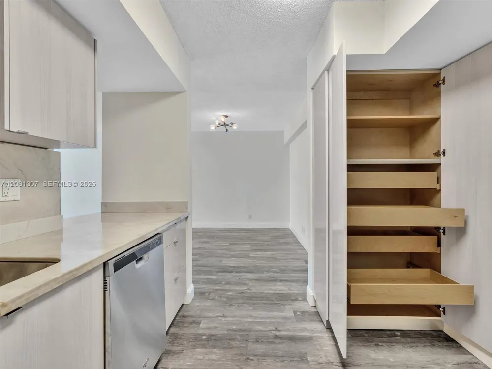 19195 NE 36th Ct #904 Aventura, FL 33180