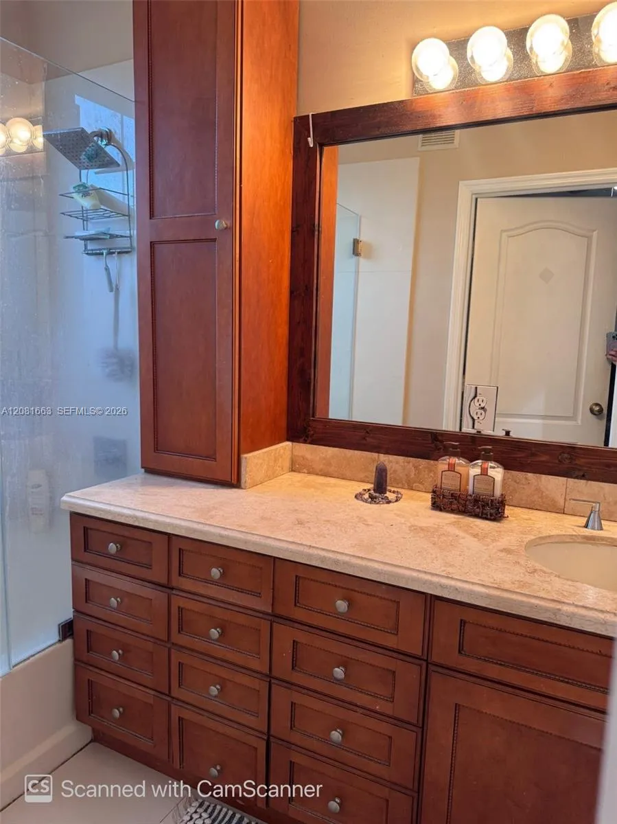 15064 SW 8th Ln Miami, FL 33194