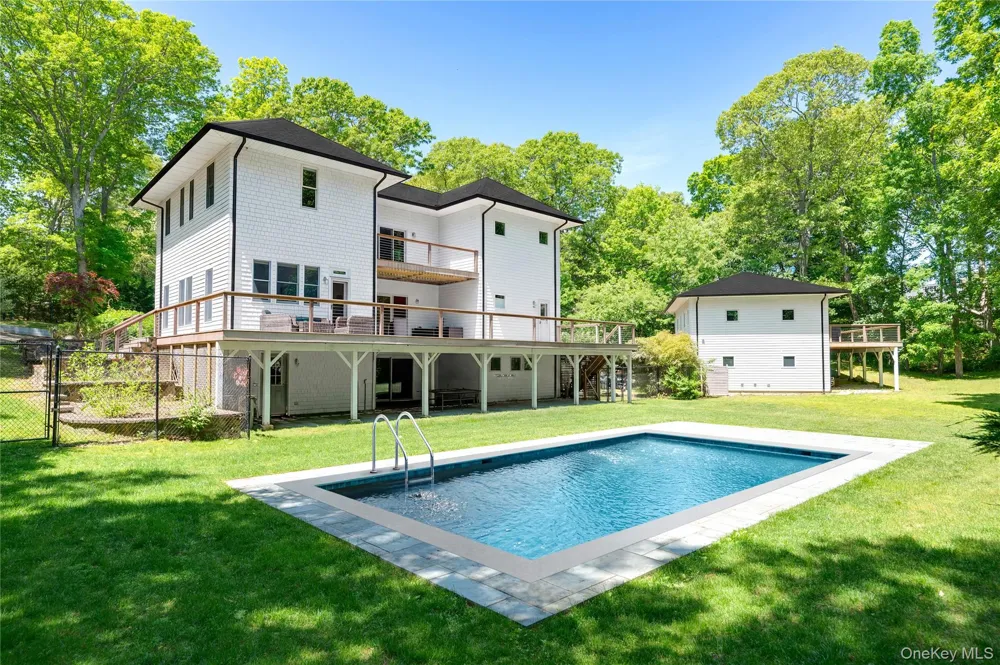 4 Bayview Avenue Shelter Island Heights, NY 11965