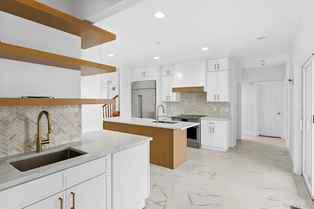 4 Bayview Avenue Shelter Island Heights, NY 11965
