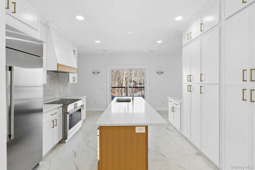 4 Bayview Avenue Shelter Island Heights, NY 11965